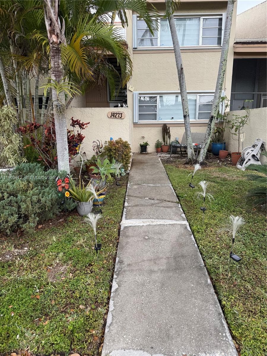 14273 Kendale Lakes Cir, Miami FL 33183 — 16