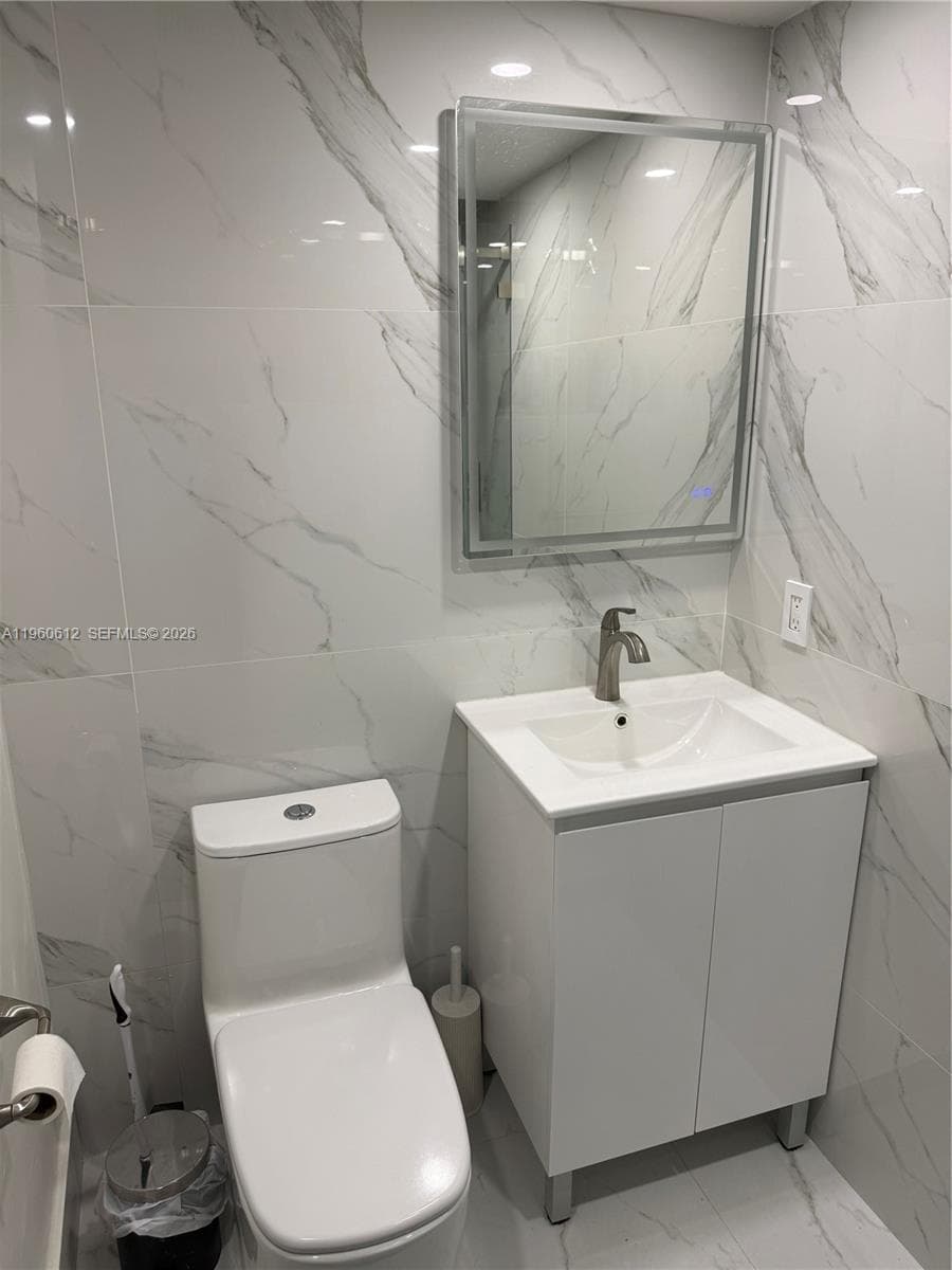 14273 Kendale Lakes Cir, Miami FL 33183 — 12