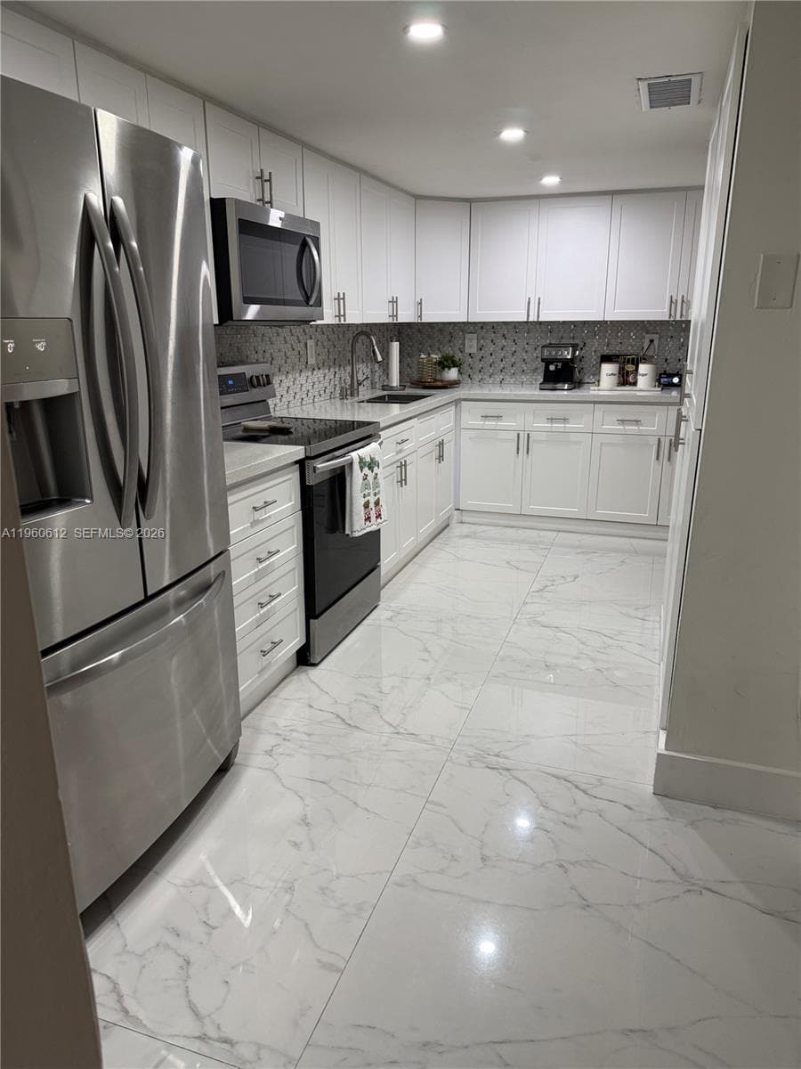 14273 Kendale Lakes Cir, Miami FL 33183 — 9