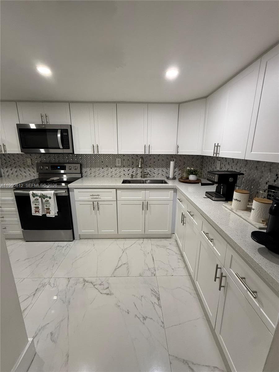 14273 Kendale Lakes Cir, Miami FL 33183 — 10