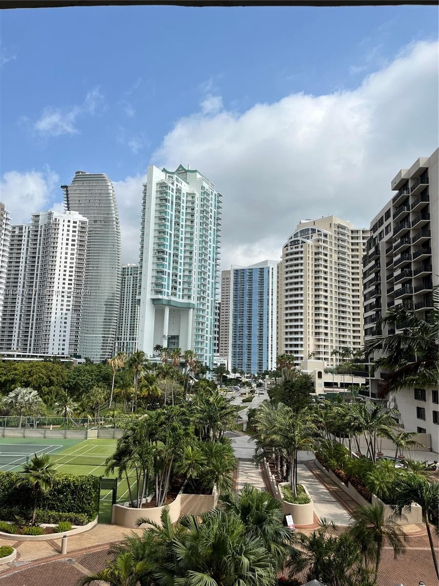 520 Brickell Key Dr # A610, Miami FL 33131 — 2
