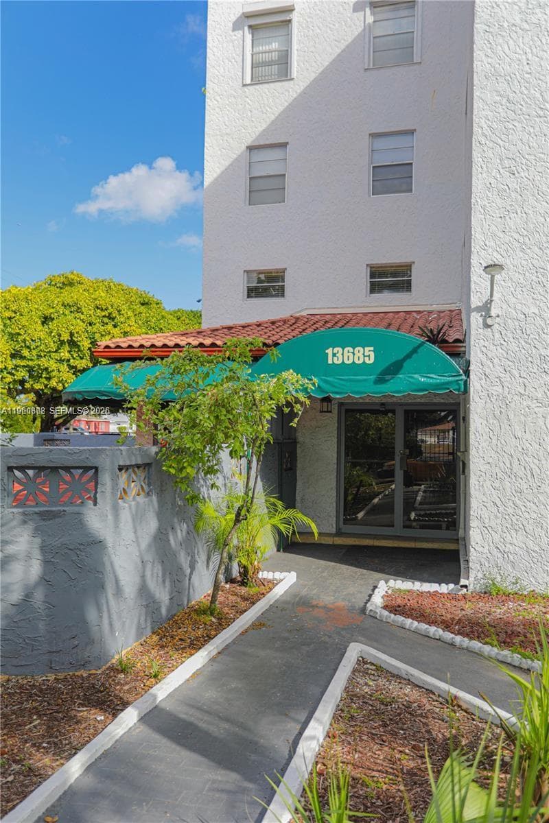 13685 NE 10th Ave # 210, North Miami FL 33161 — 2