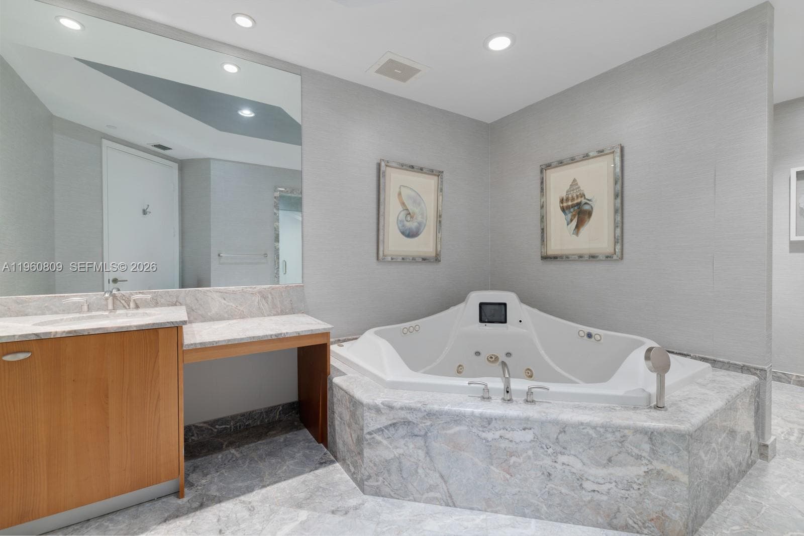 16051 Collins Ave # 2503, Sunny Isles Beach FL 33160 — 16