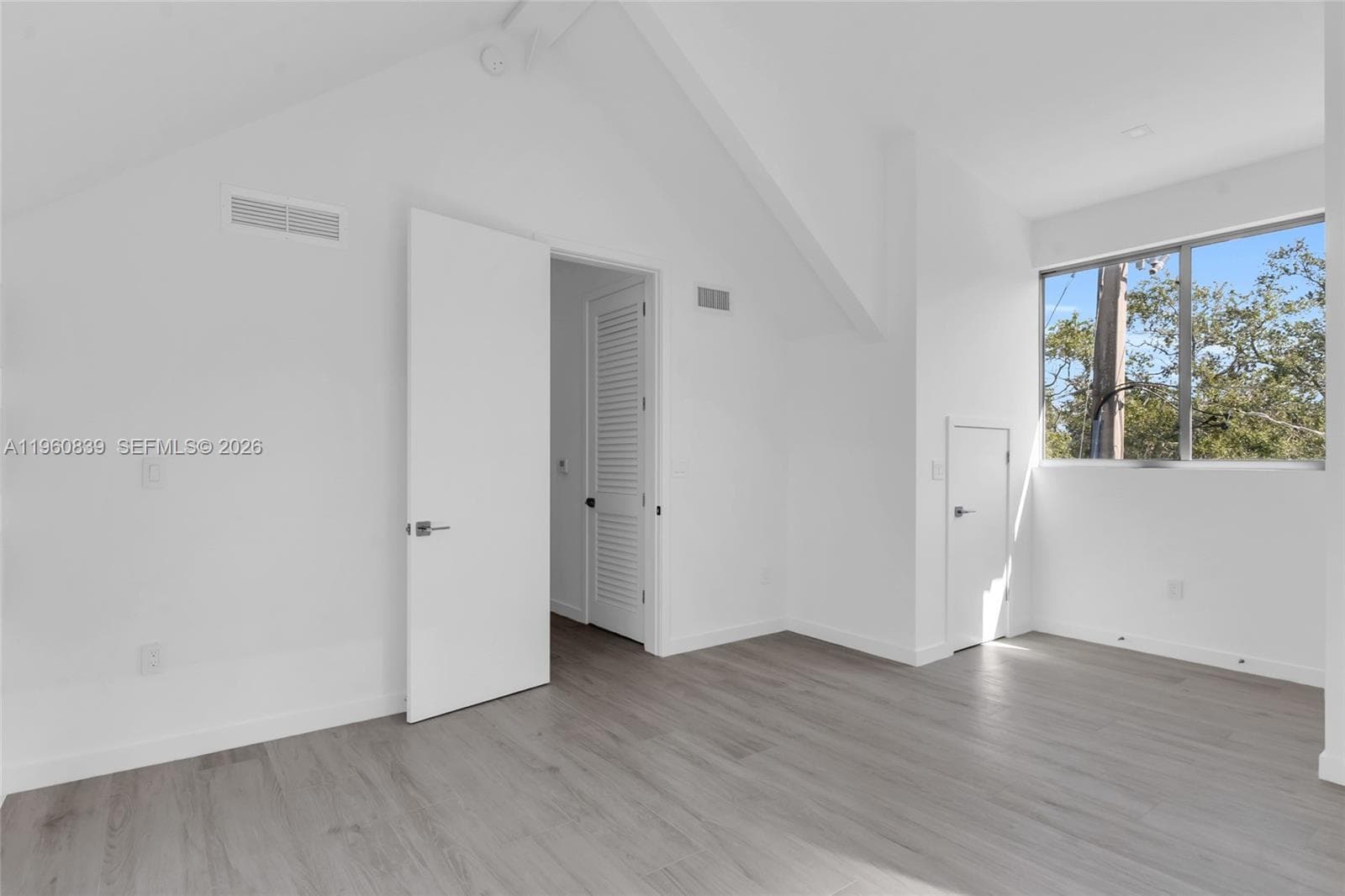 3204 Plaza St, Miami FL 33133 — 23