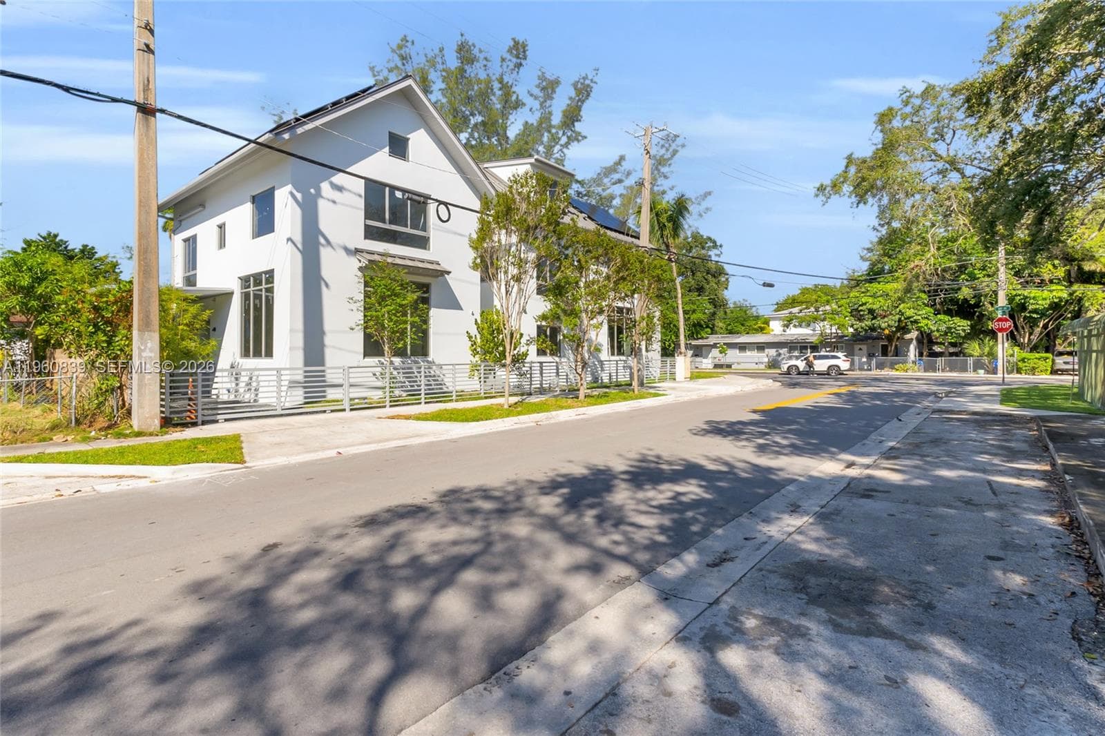 3204 Plaza St, Miami FL 33133 — 26