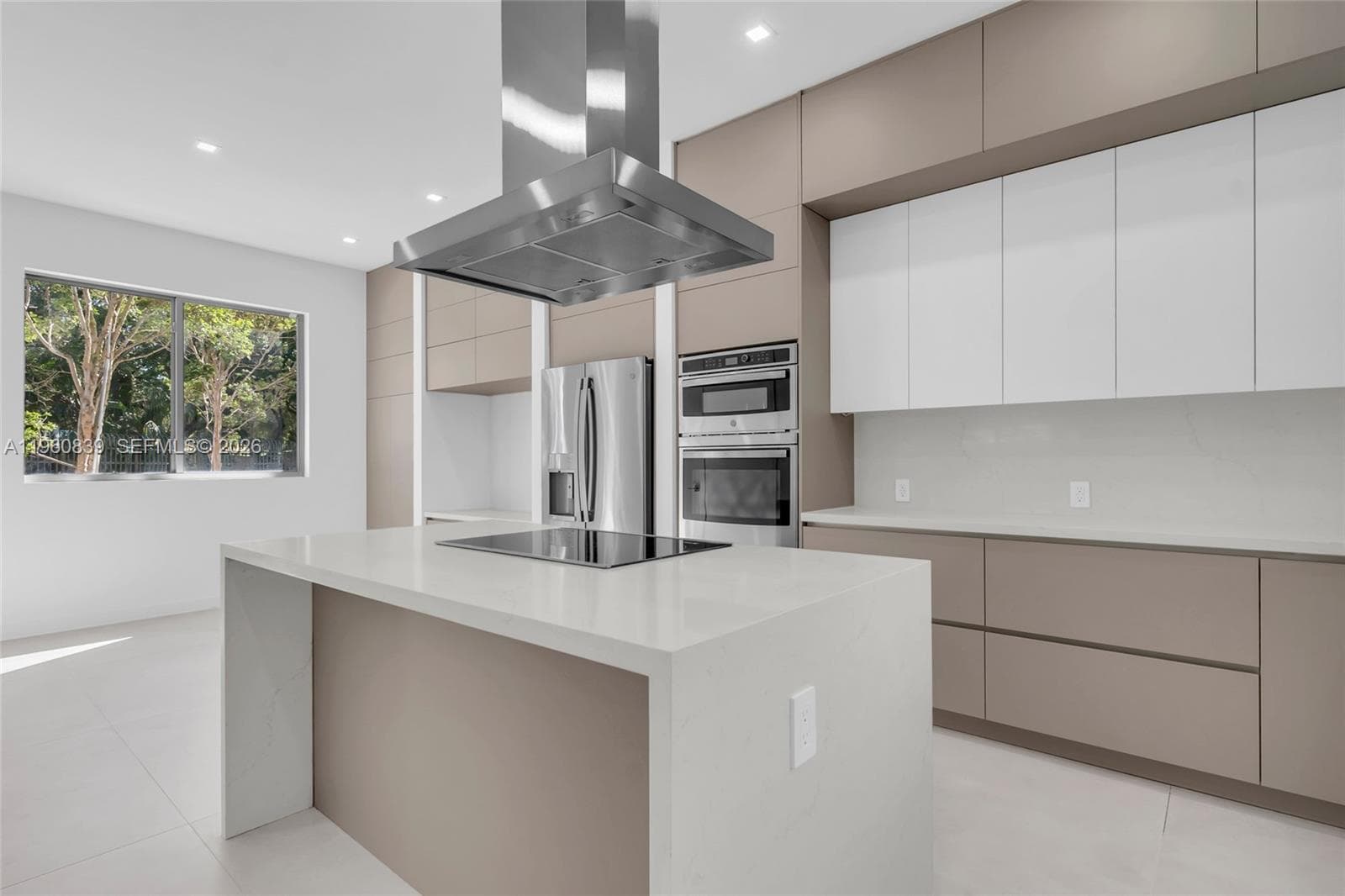 3204 Plaza St, Miami FL 33133 — 1