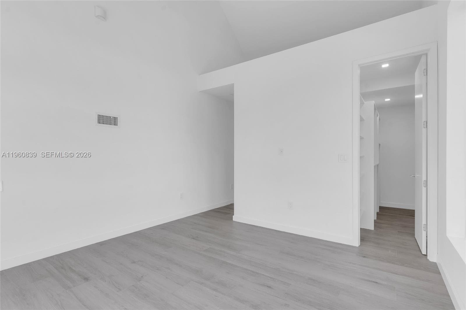 3204 Plaza St, Miami FL 33133 — 20