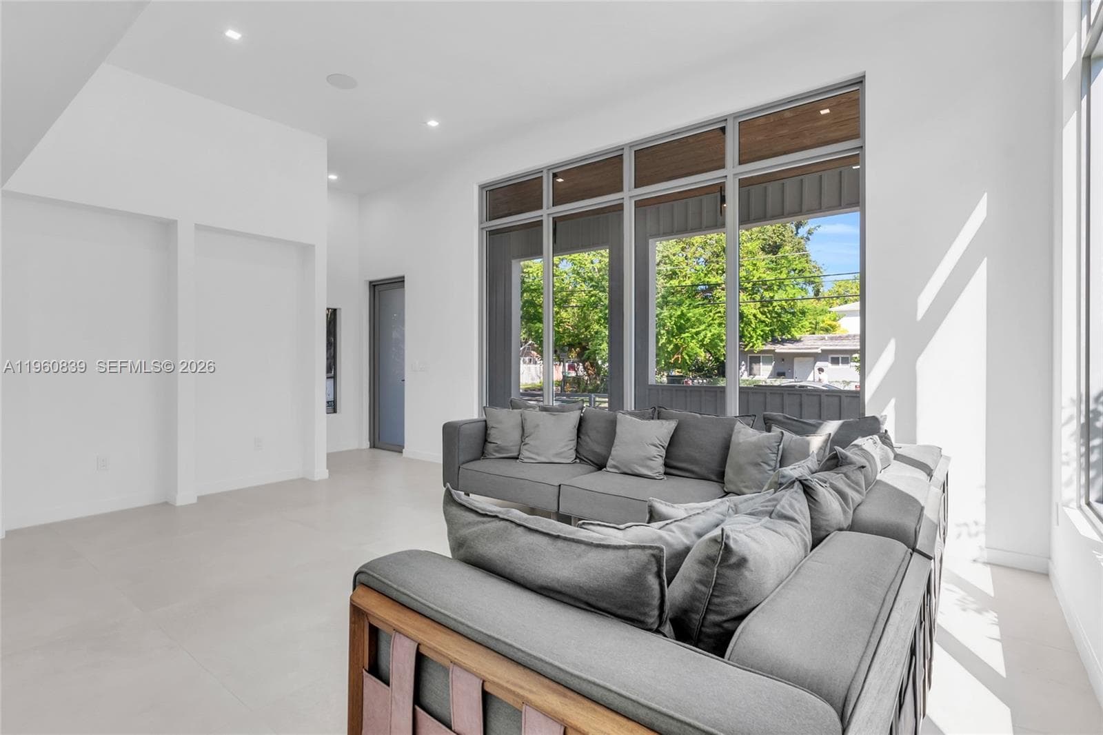 3204 Plaza St, Miami FL 33133 — 8