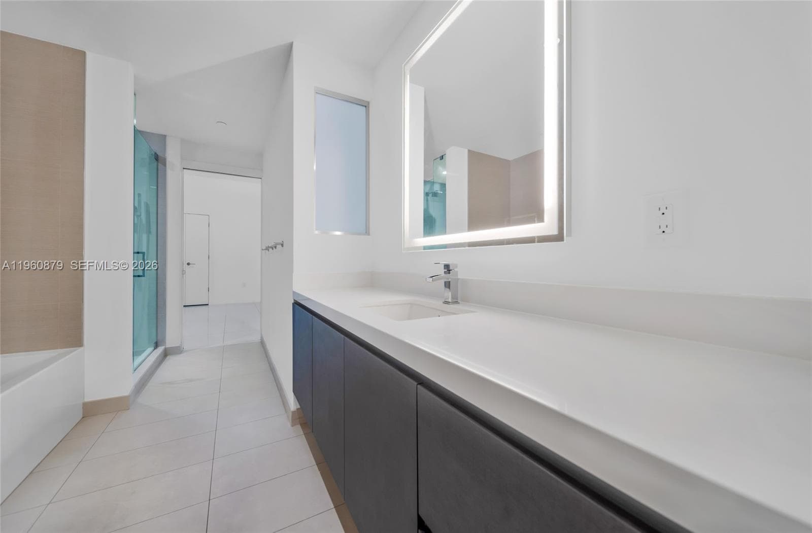 851 NE 1st Ave # 204, Miami FL 33132 — 23
