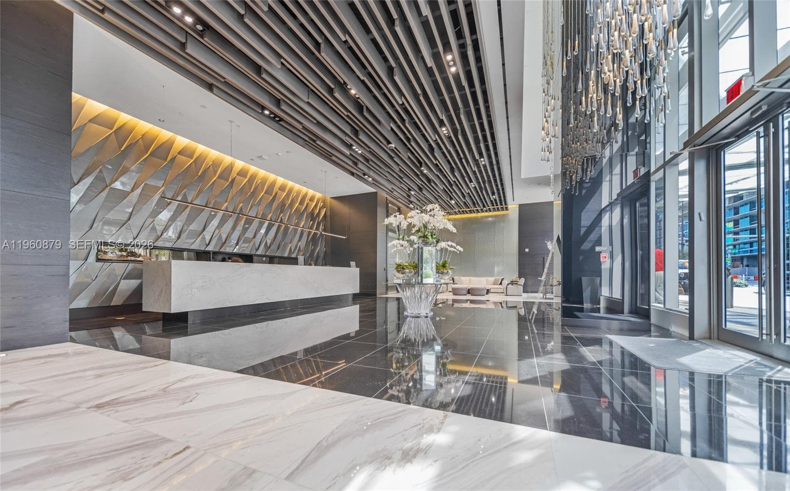 851 NE 1st Ave # 204, Miami FL 33132 — 33