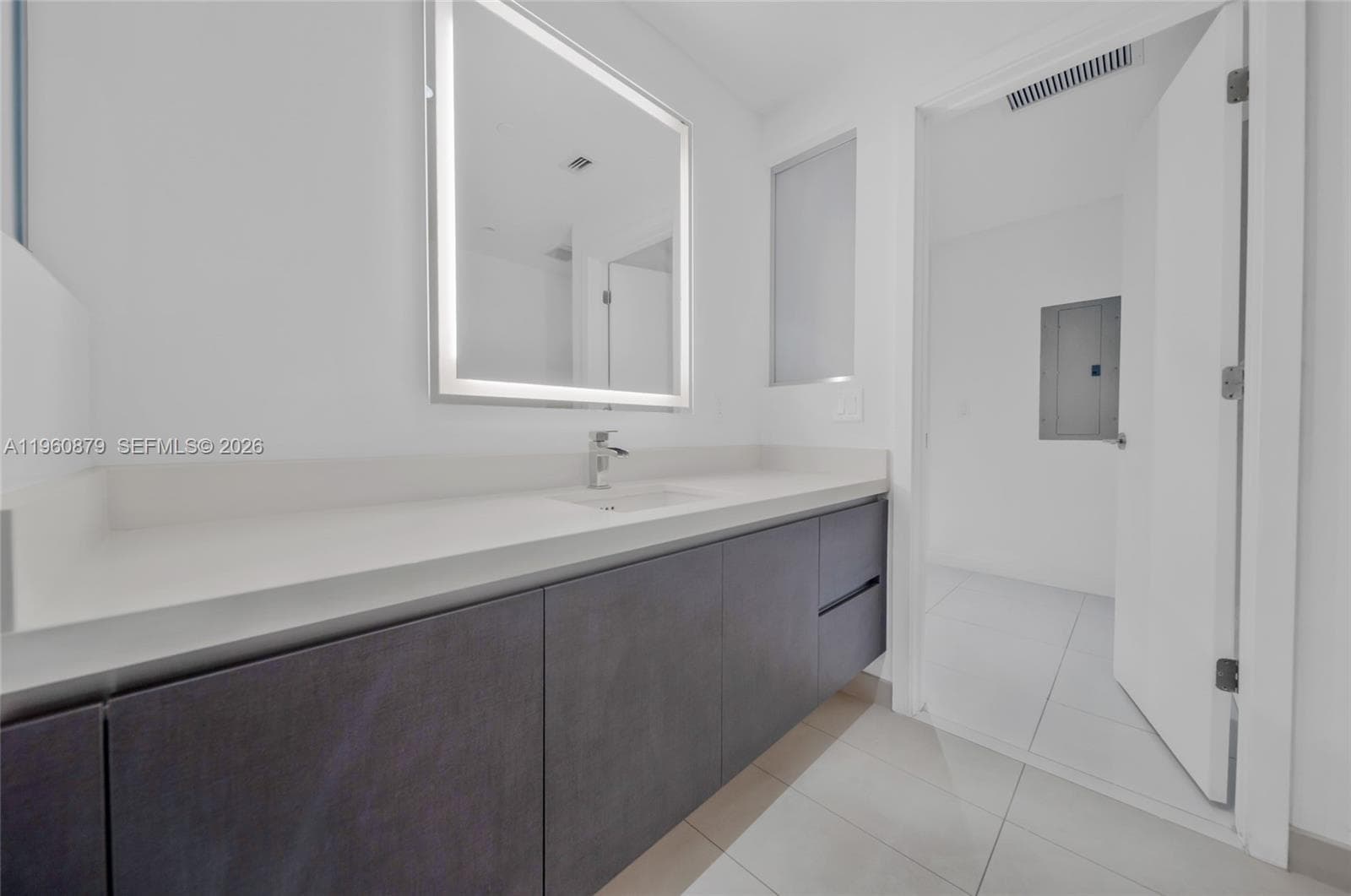 851 NE 1st Ave # 204, Miami FL 33132 — 21