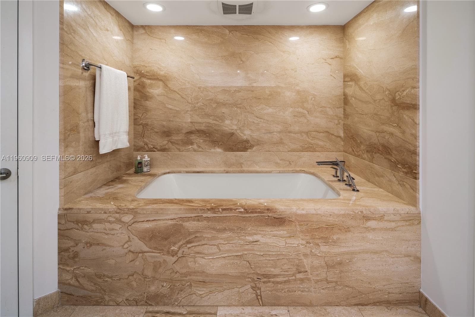 765 Crandon Blvd # 306, Key Biscayne FL 33149 — 19