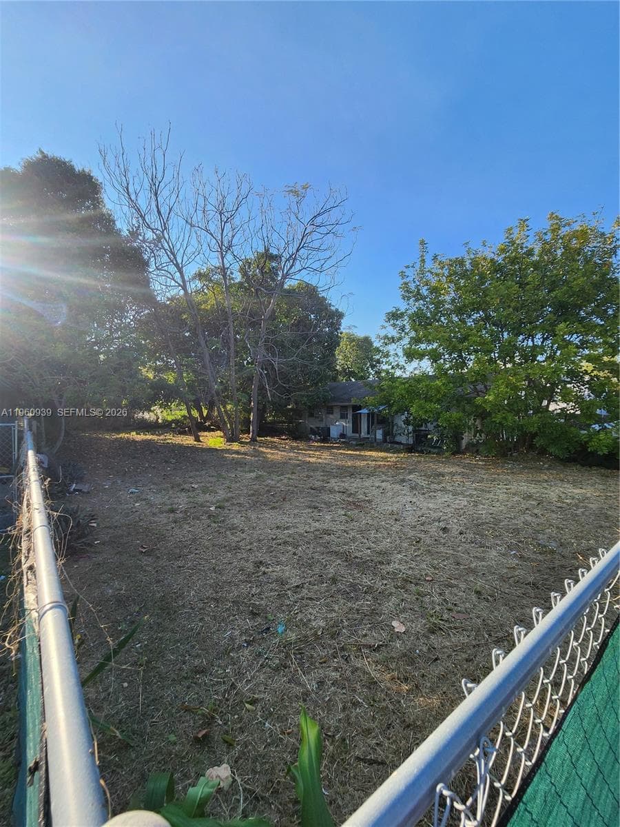 6742 NW 4th Ave, Miami FL 33150 — 1
