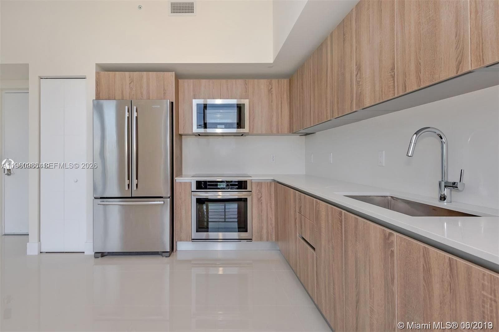 2960 NE 207th St # 102, Aventura FL 33180 — 12