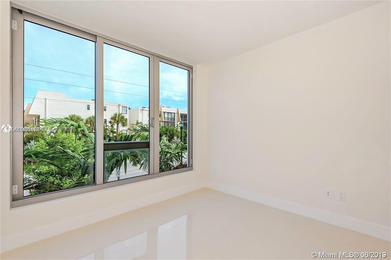2960 NE 207th St # 102, Aventura FL 33180 — 26