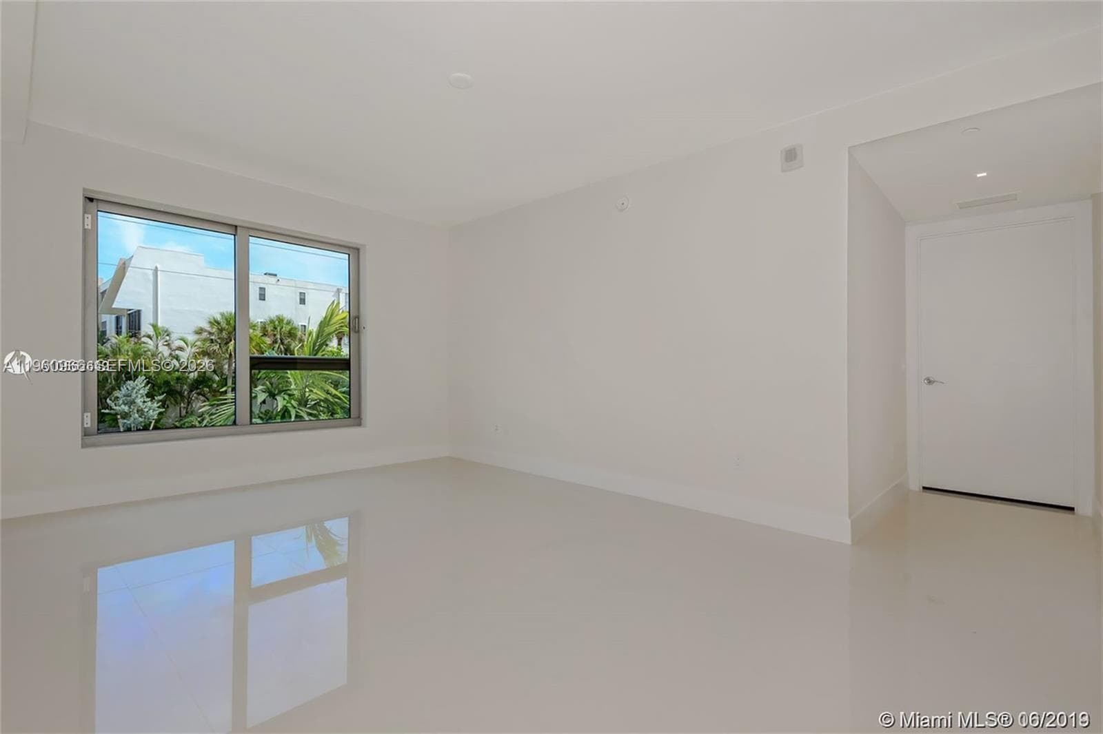2960 NE 207th St # 102, Aventura FL 33180 — 22