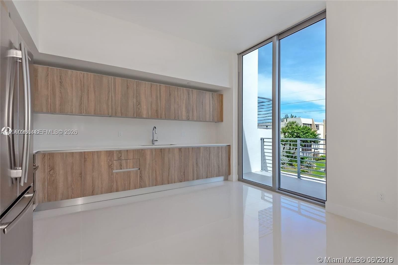 2960 NE 207th St # 102, Aventura FL 33180 — 9