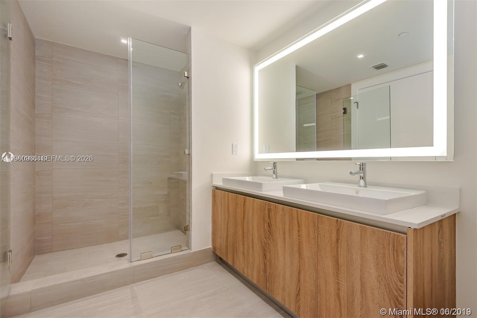 2960 NE 207th St # 102, Aventura FL 33180 — 24