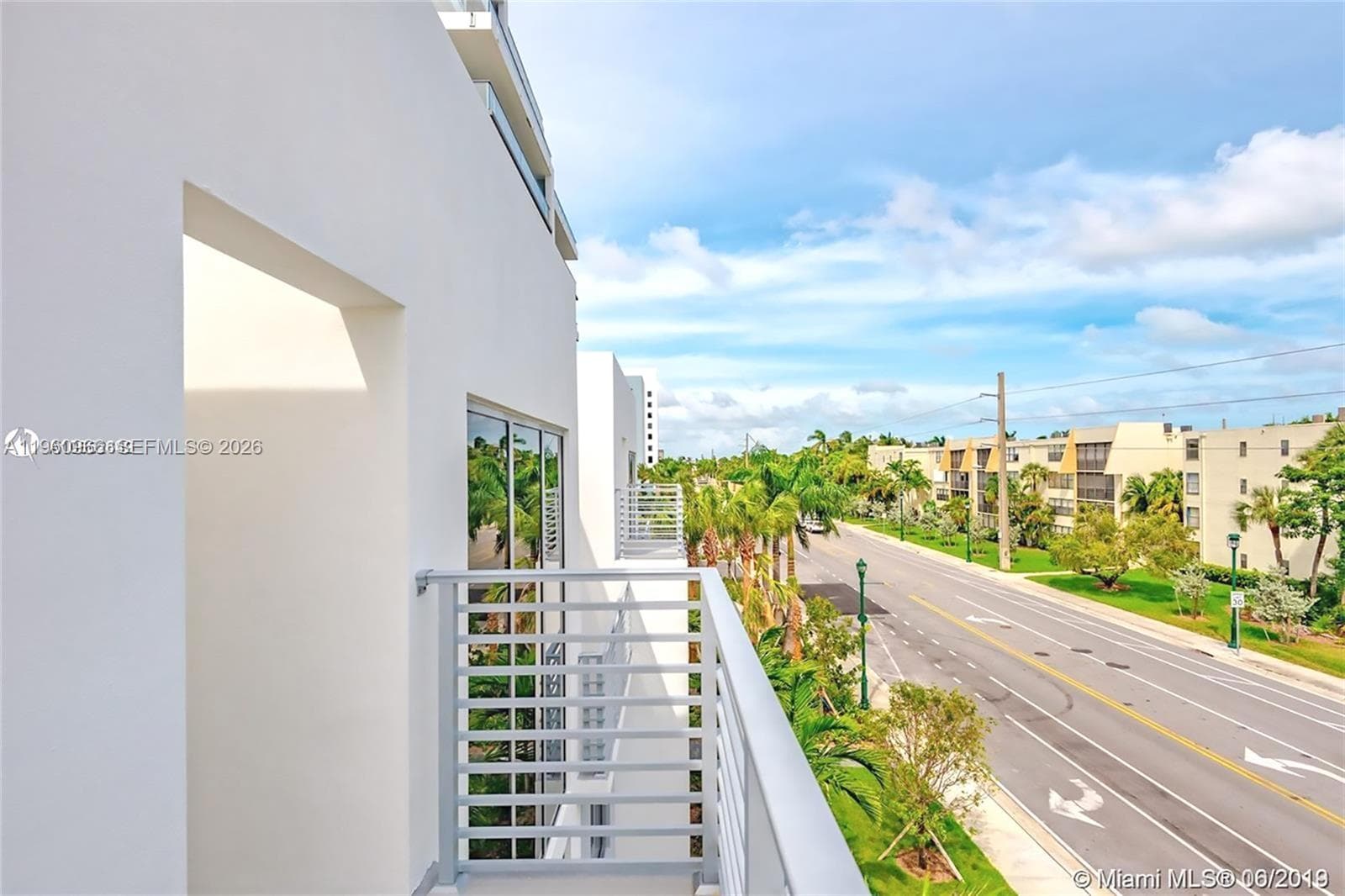 2960 NE 207th St # 102, Aventura FL 33180 — 30