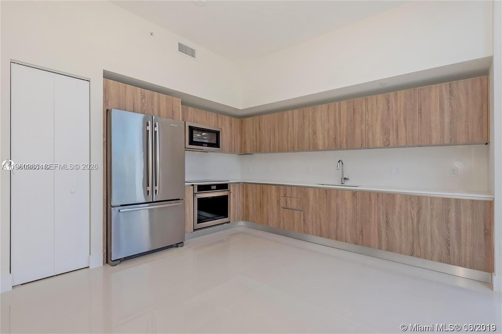 2960 NE 207th St # 102, Aventura FL 33180 — 10
