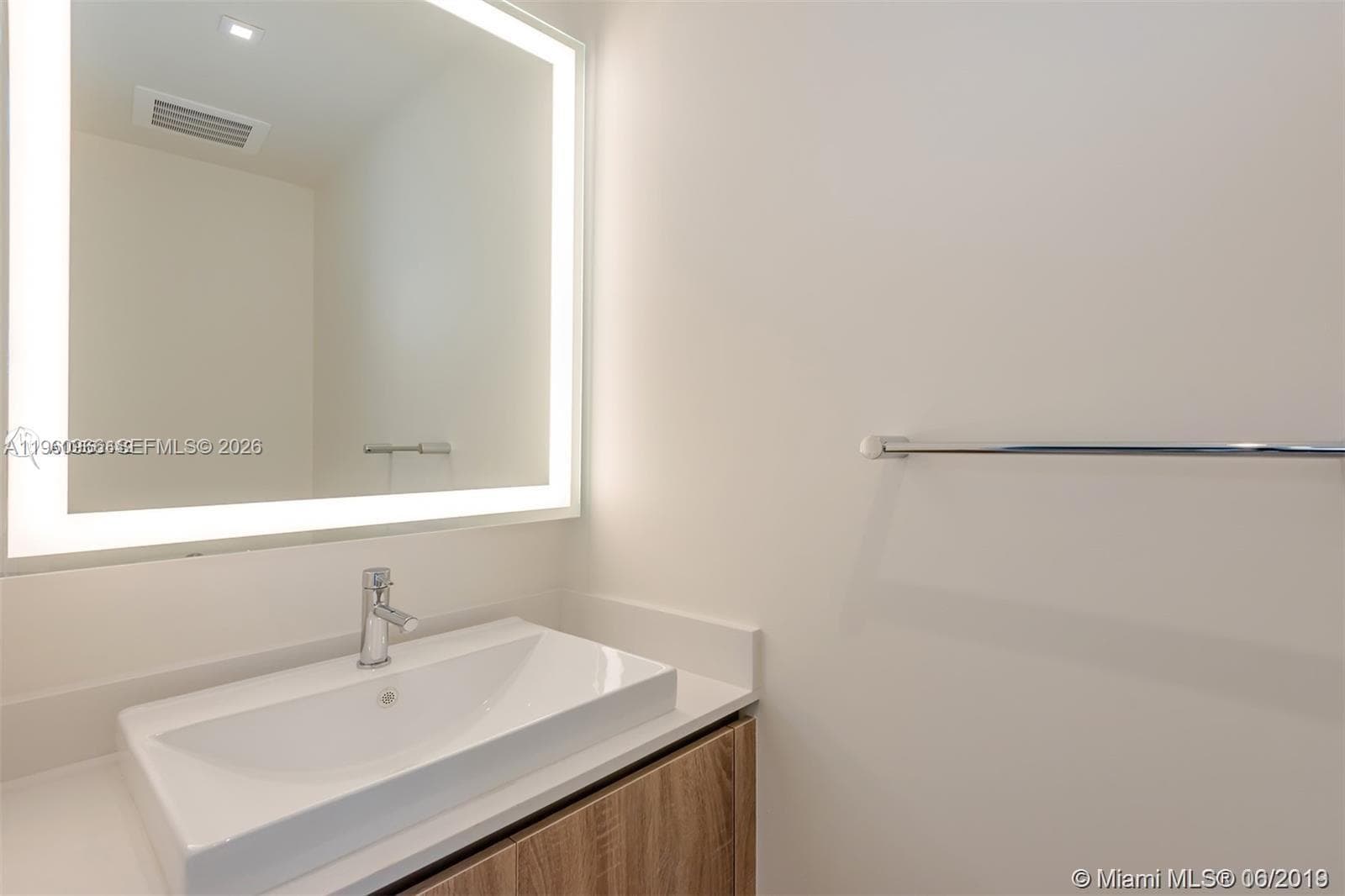 2960 NE 207th St # 102, Aventura FL 33180 — 14