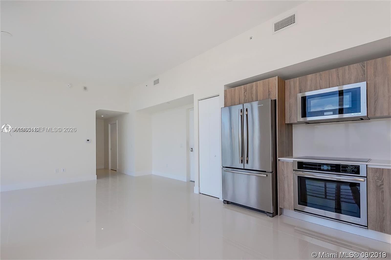 2960 NE 207th St # 102, Aventura FL 33180 — 11