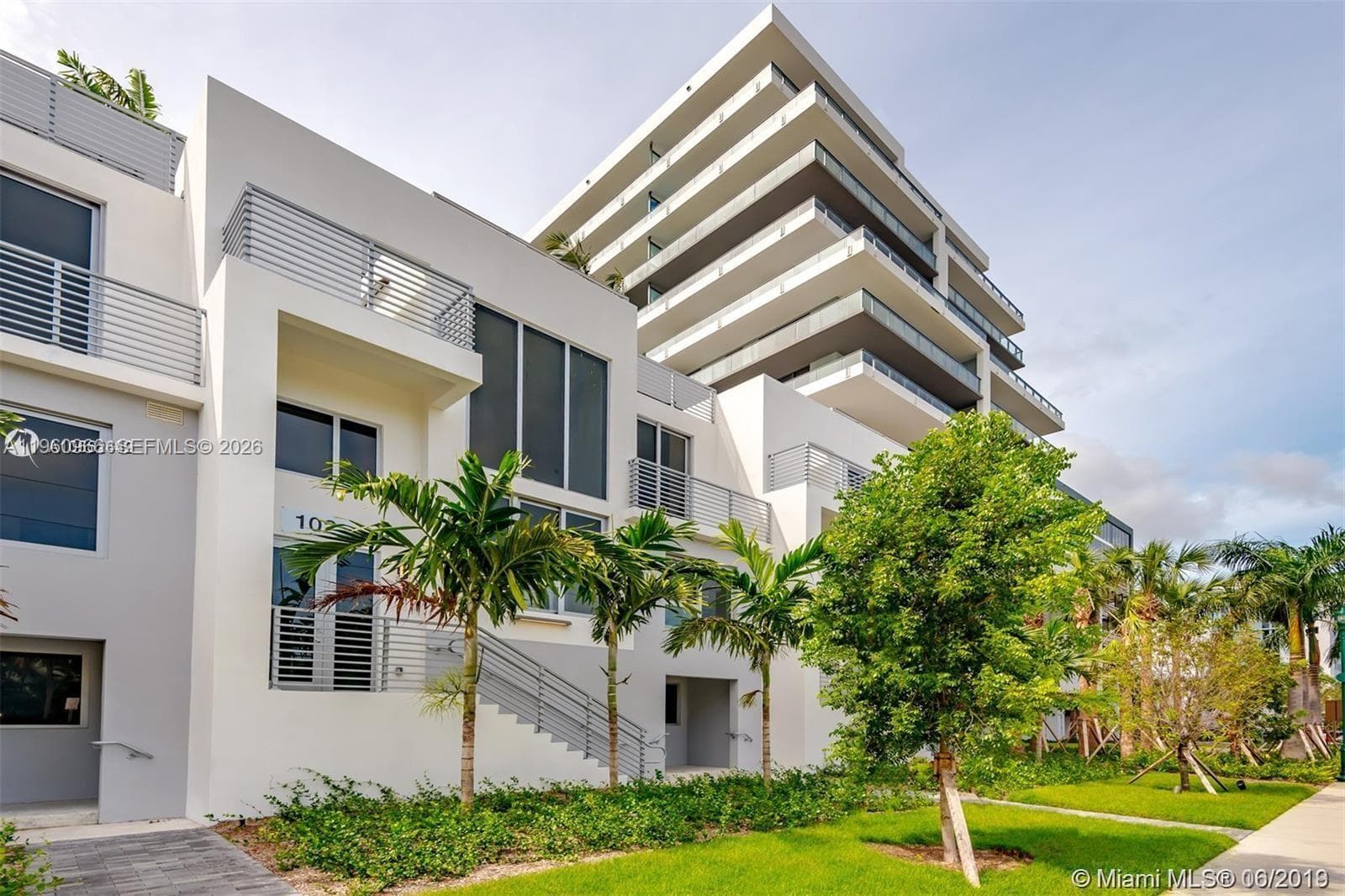 2960 NE 207th St # 102, Aventura FL 33180 — 35