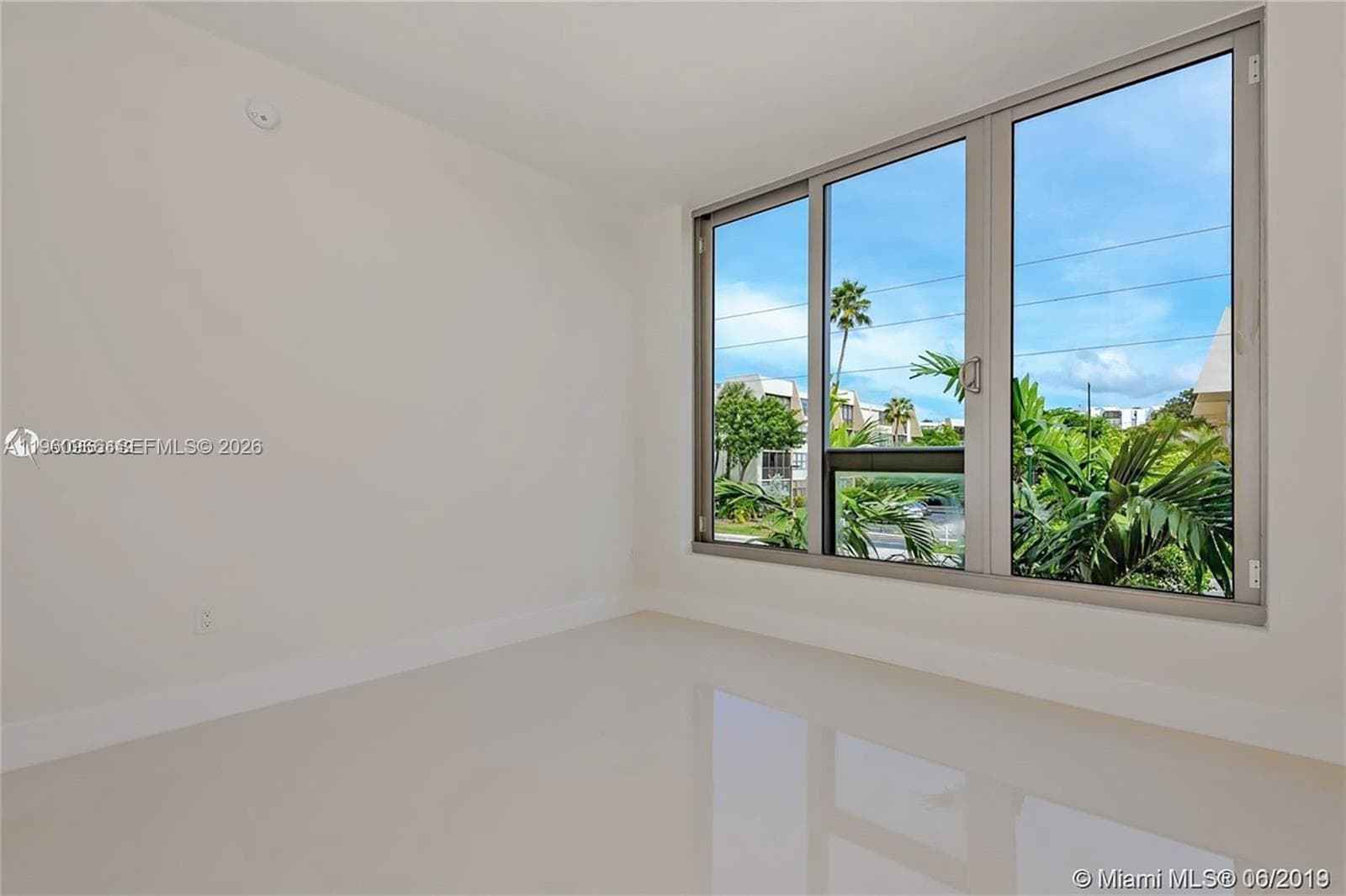 2960 NE 207th St # 102, Aventura FL 33180 — 25