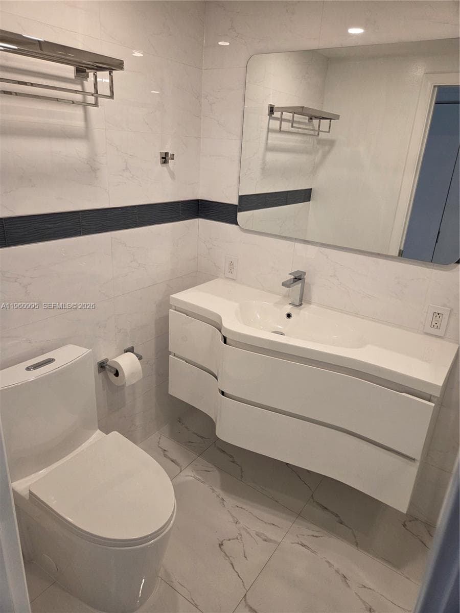 11 Island Ave # 1107, Miami Beach FL 33139 — 11