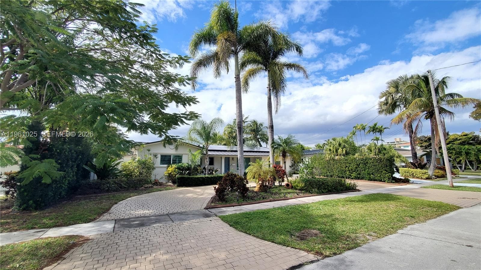 13000 Coronado Ln, North Miami FL 33181 — 24