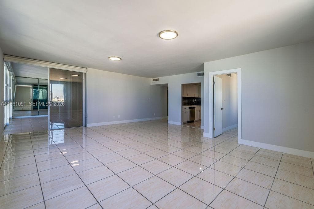 5401 Collins Ave # 919, Miami Beach FL 33140 — 6