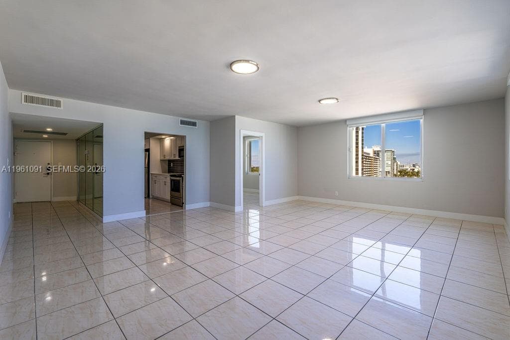 5401 Collins Ave # 919, Miami Beach FL 33140 — 7
