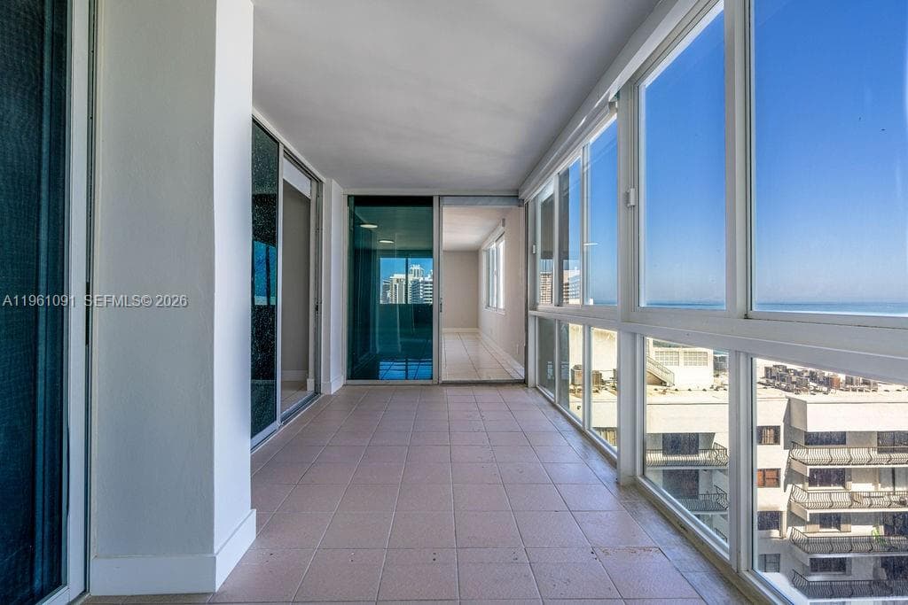 5401 Collins Ave # 919, Miami Beach FL 33140 — 3