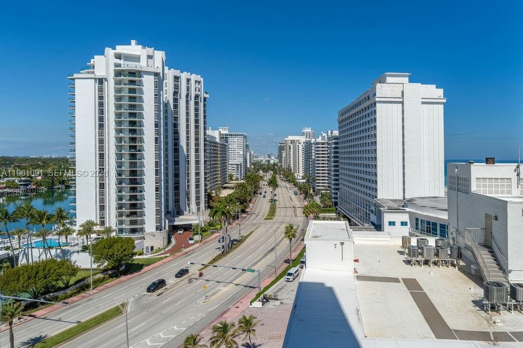 5401 Collins Ave # 919, Miami Beach FL 33140 — 32