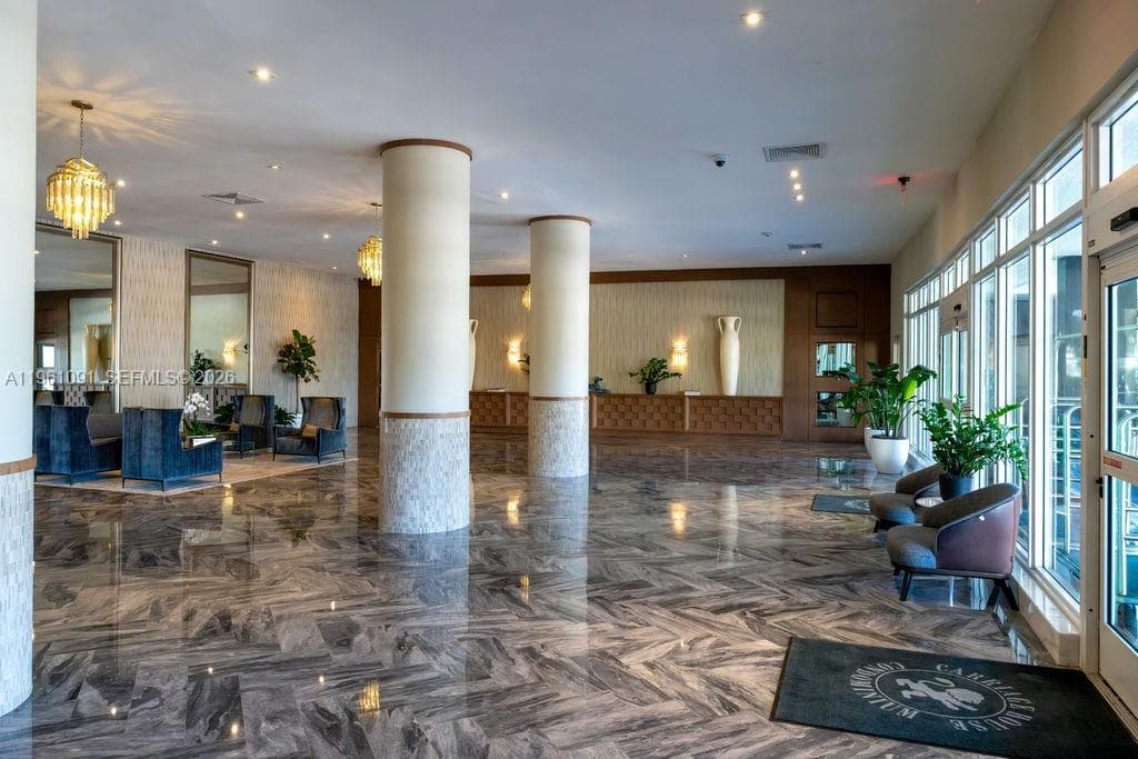 5401 Collins Ave # 919, Miami Beach FL 33140 — 24