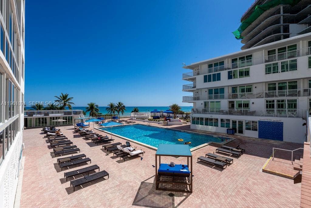 5401 Collins Ave # 919, Miami Beach FL 33140 — 30
