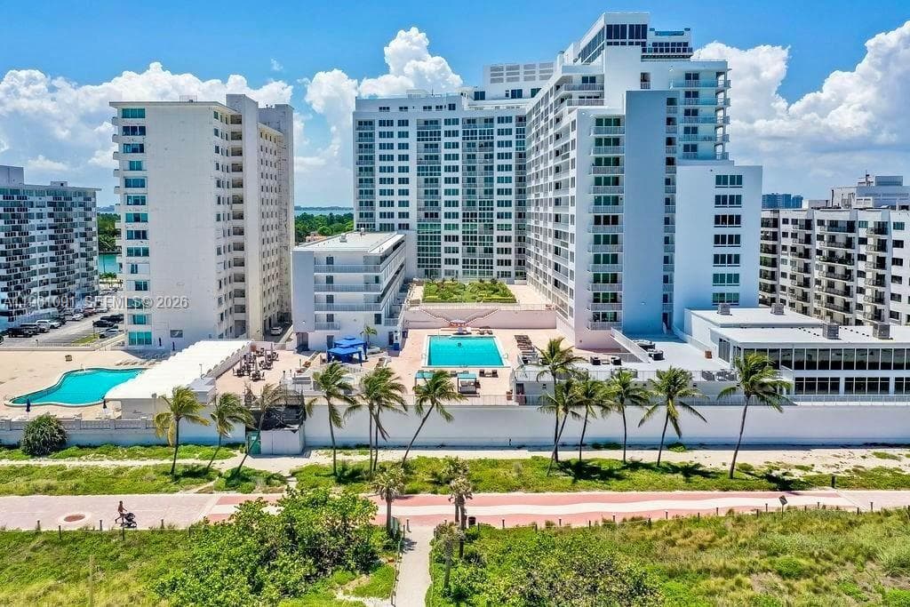 5401 Collins Ave # 919, Miami Beach FL 33140 — 34