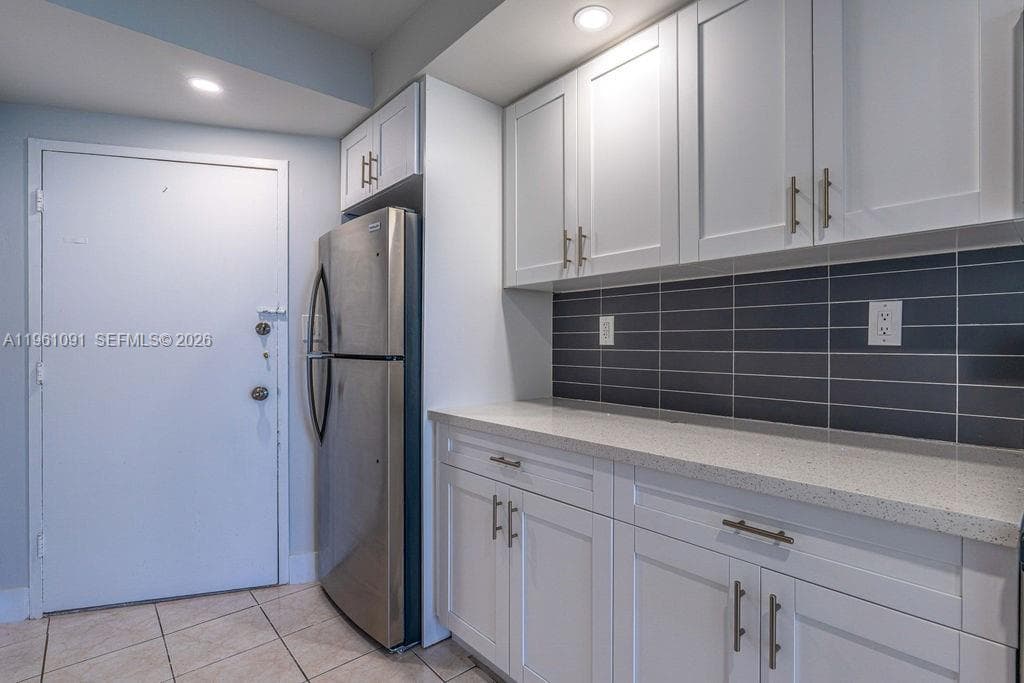 5401 Collins Ave # 919, Miami Beach FL 33140 — 11