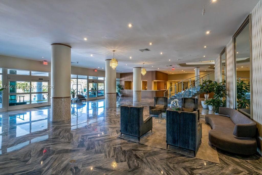 5401 Collins Ave # 919, Miami Beach FL 33140 — 25