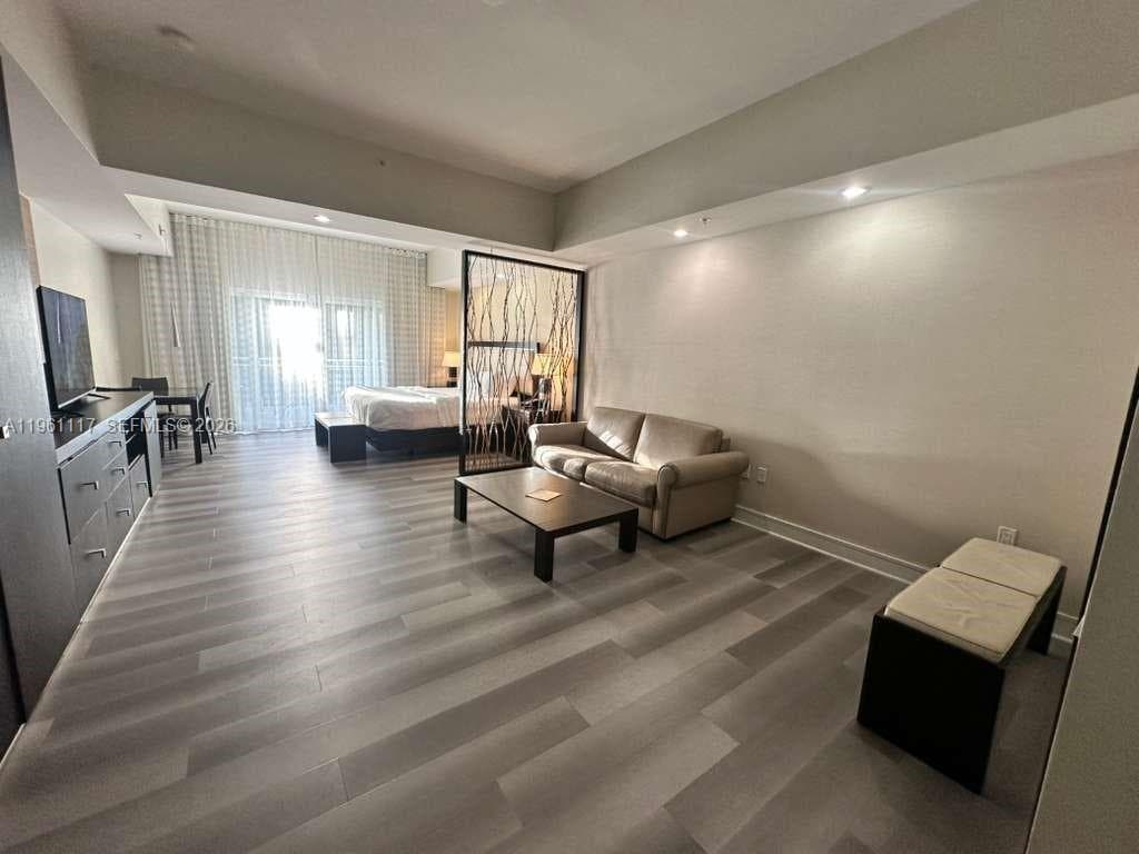 5300 NW 87th Ave # 910, Doral FL 33178 — 7