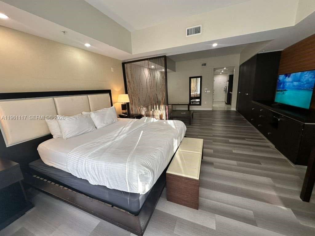 5300 NW 87th Ave # 910, Doral FL 33178 — 3