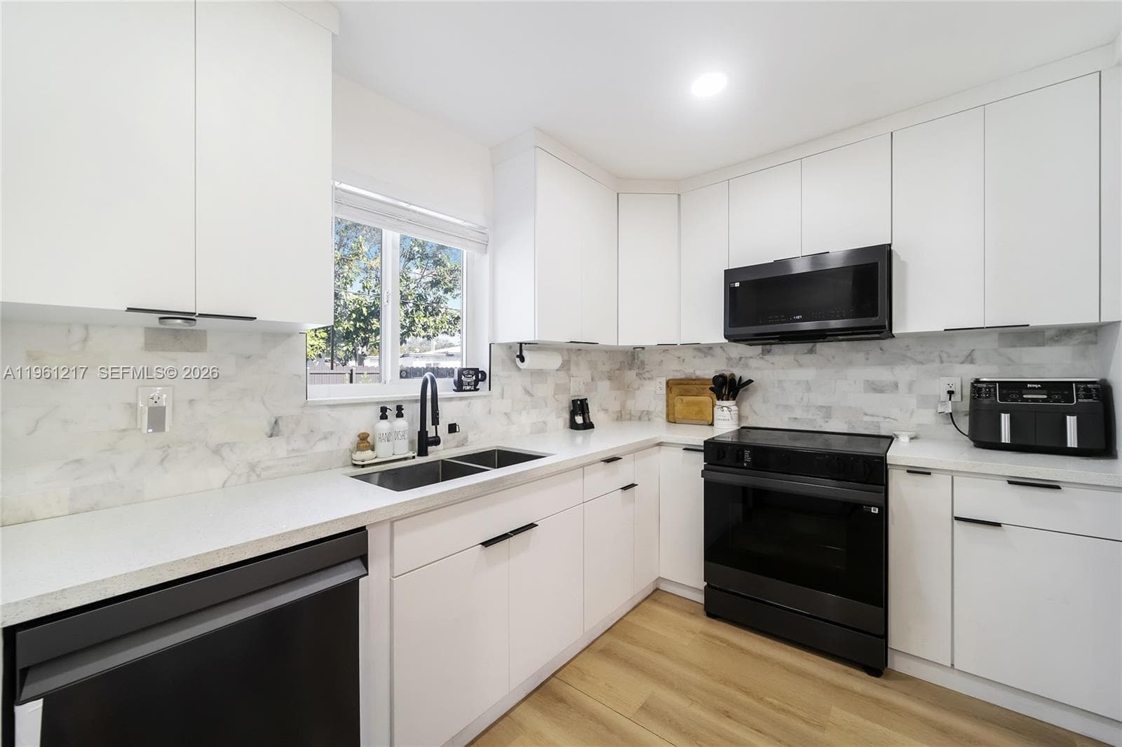 45 NE 124th Ter, North Miami FL 33161 — 25