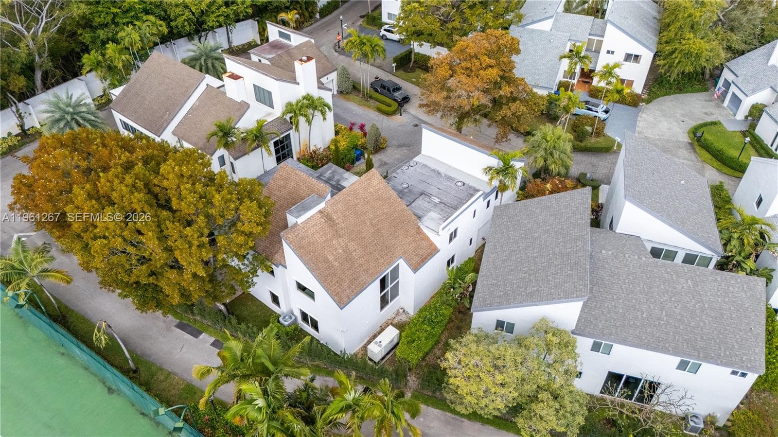 20205 W Oak Haven Cir, Miami FL 33179 — 27