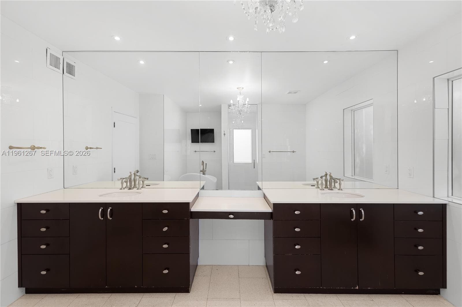 20205 W Oak Haven Cir, Miami FL 33179 — 13