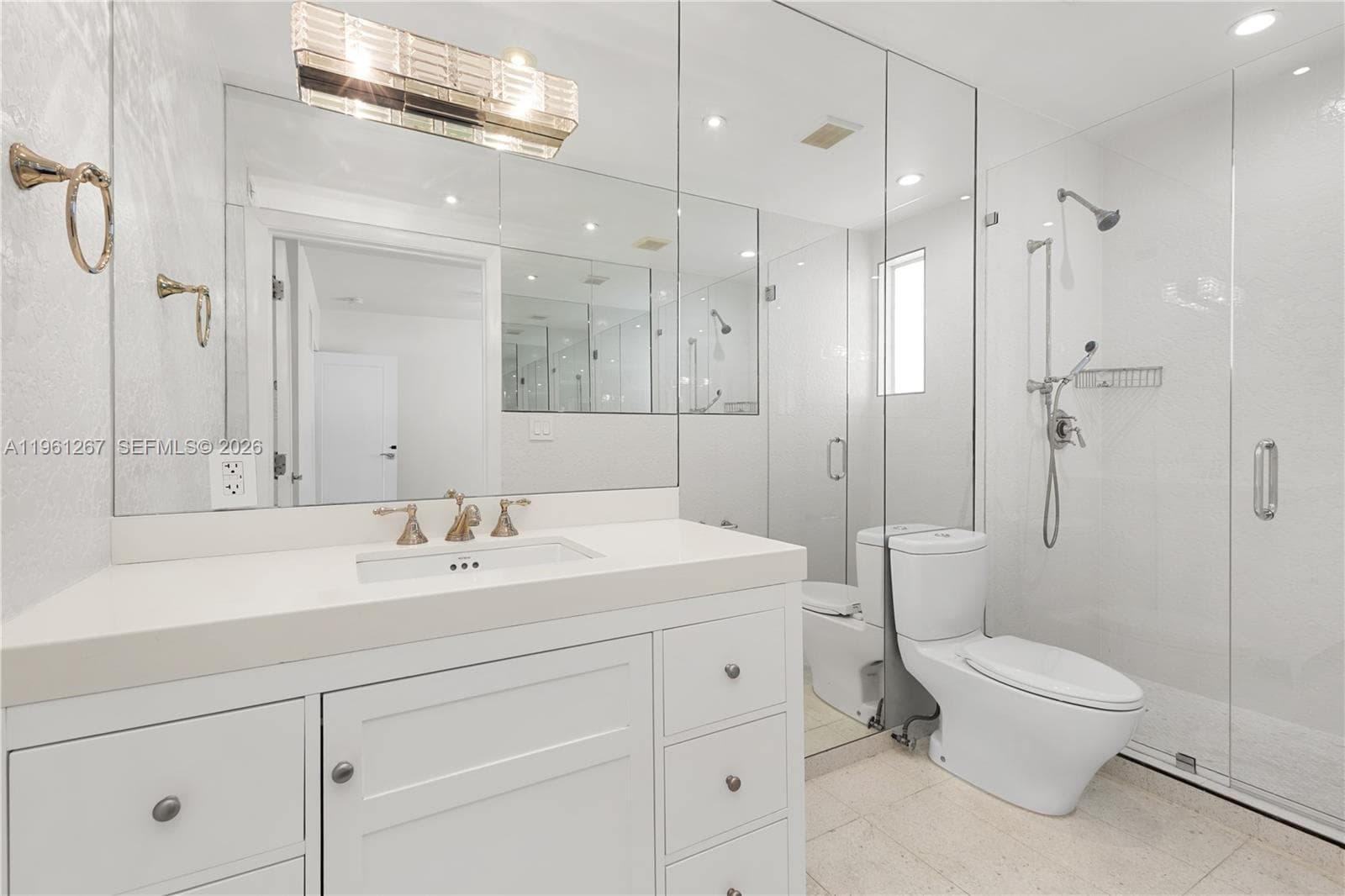 20205 W Oak Haven Cir, Miami FL 33179 — 17