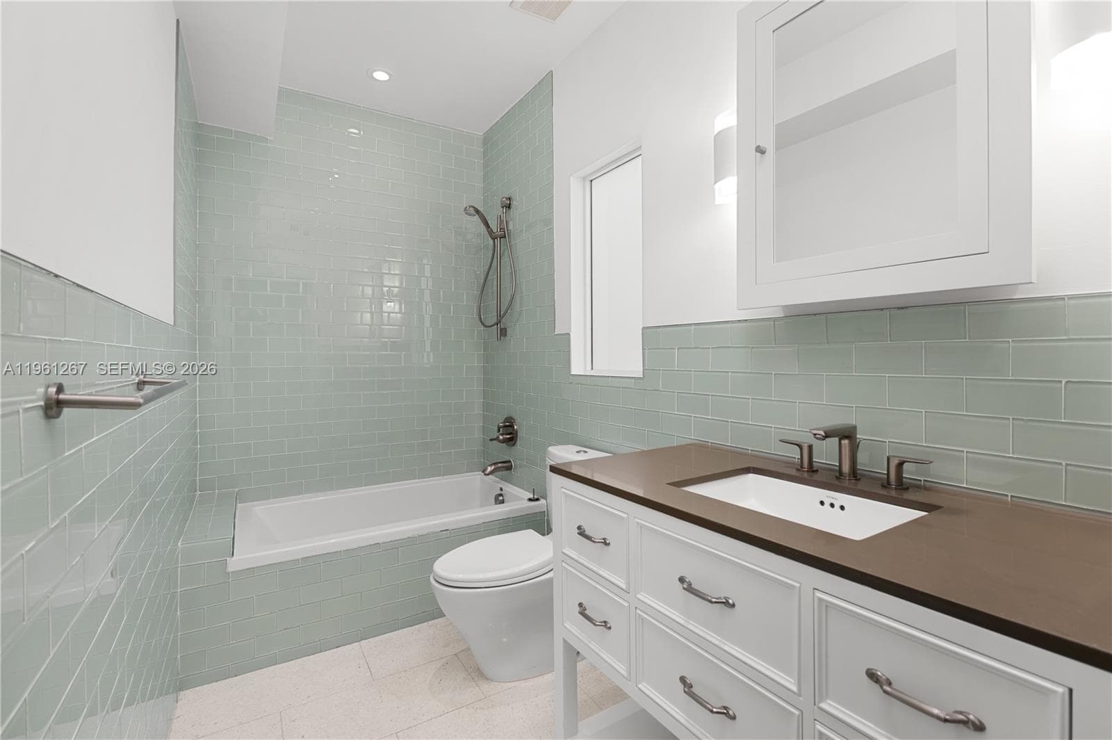 20205 W Oak Haven Cir, Miami FL 33179 — 22