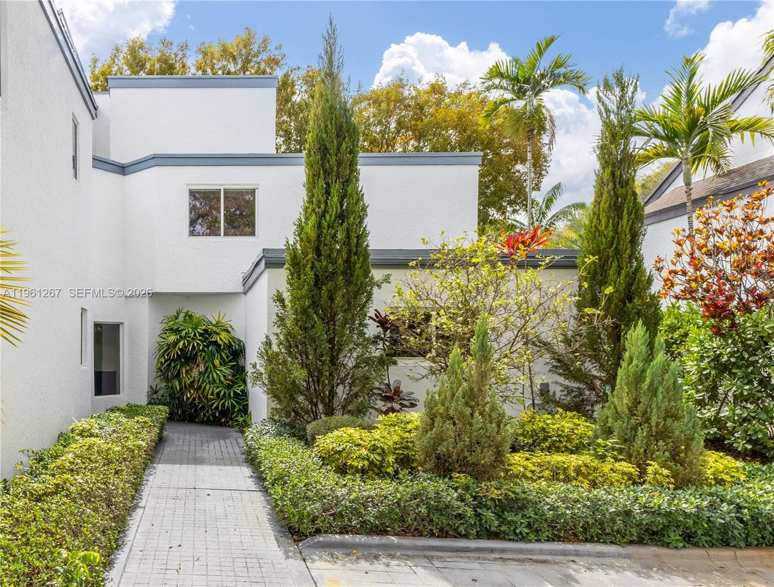 20205 W Oak Haven Cir, Miami FL 33179 — 3