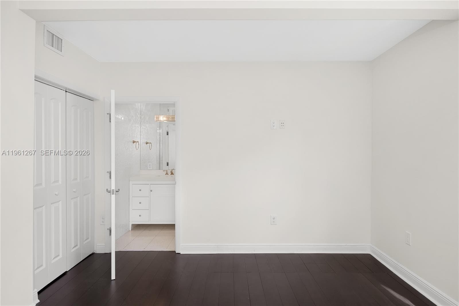 20205 W Oak Haven Cir, Miami FL 33179 — 21