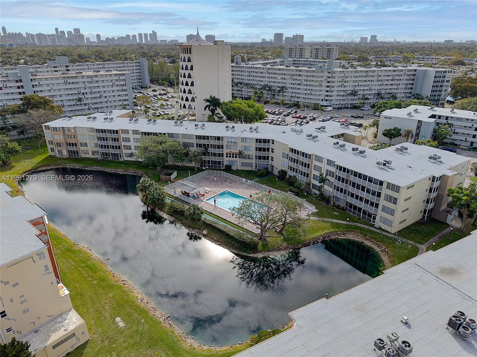 1690 NE 191st St # 1, Miami FL 33179 — 32