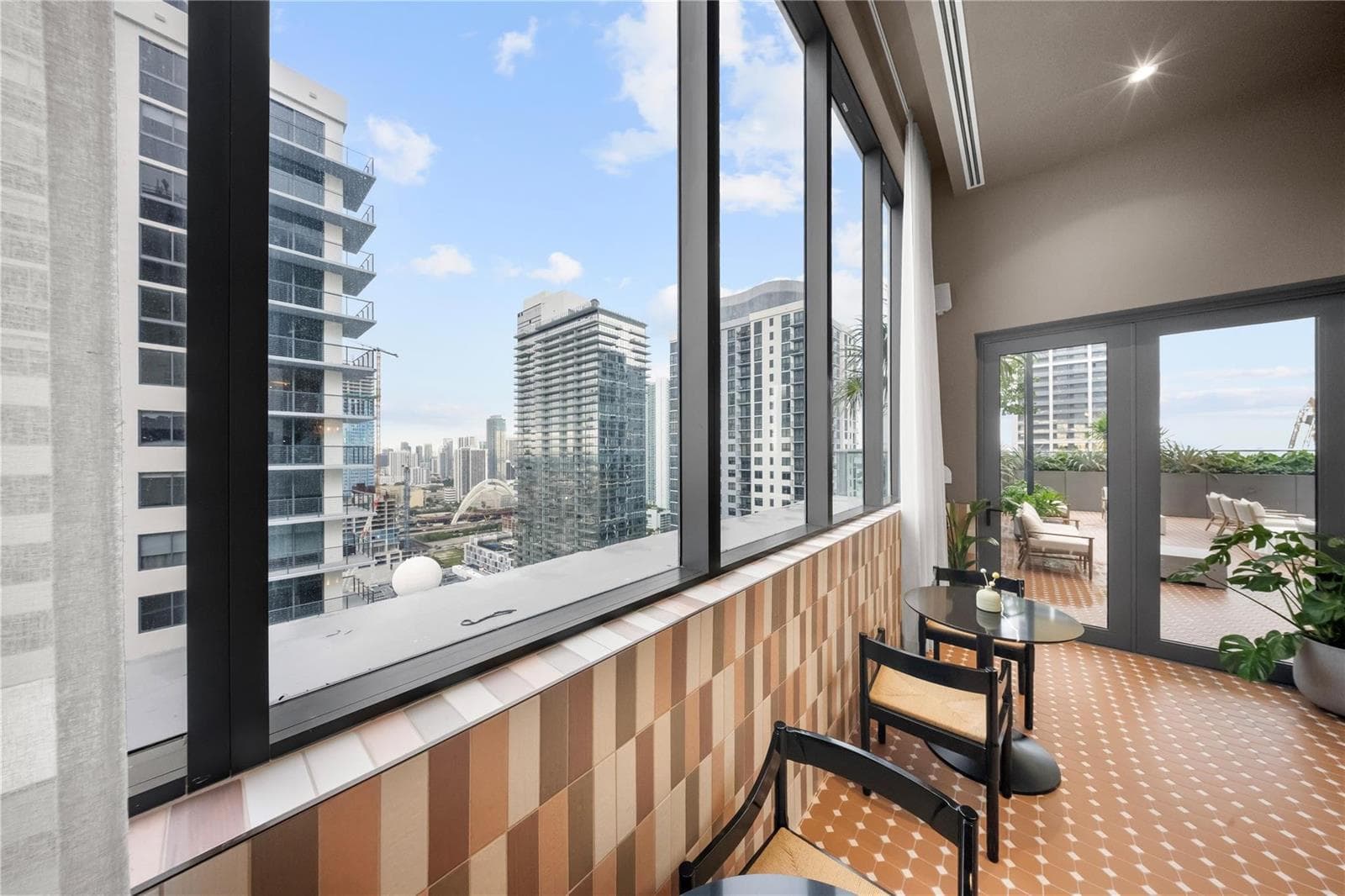 11 NE 6th Street # 907, Miami FL 33132 — 38